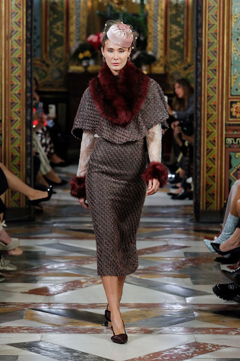 Traje de capa y falda Chanel granate - Ed. CHANEL