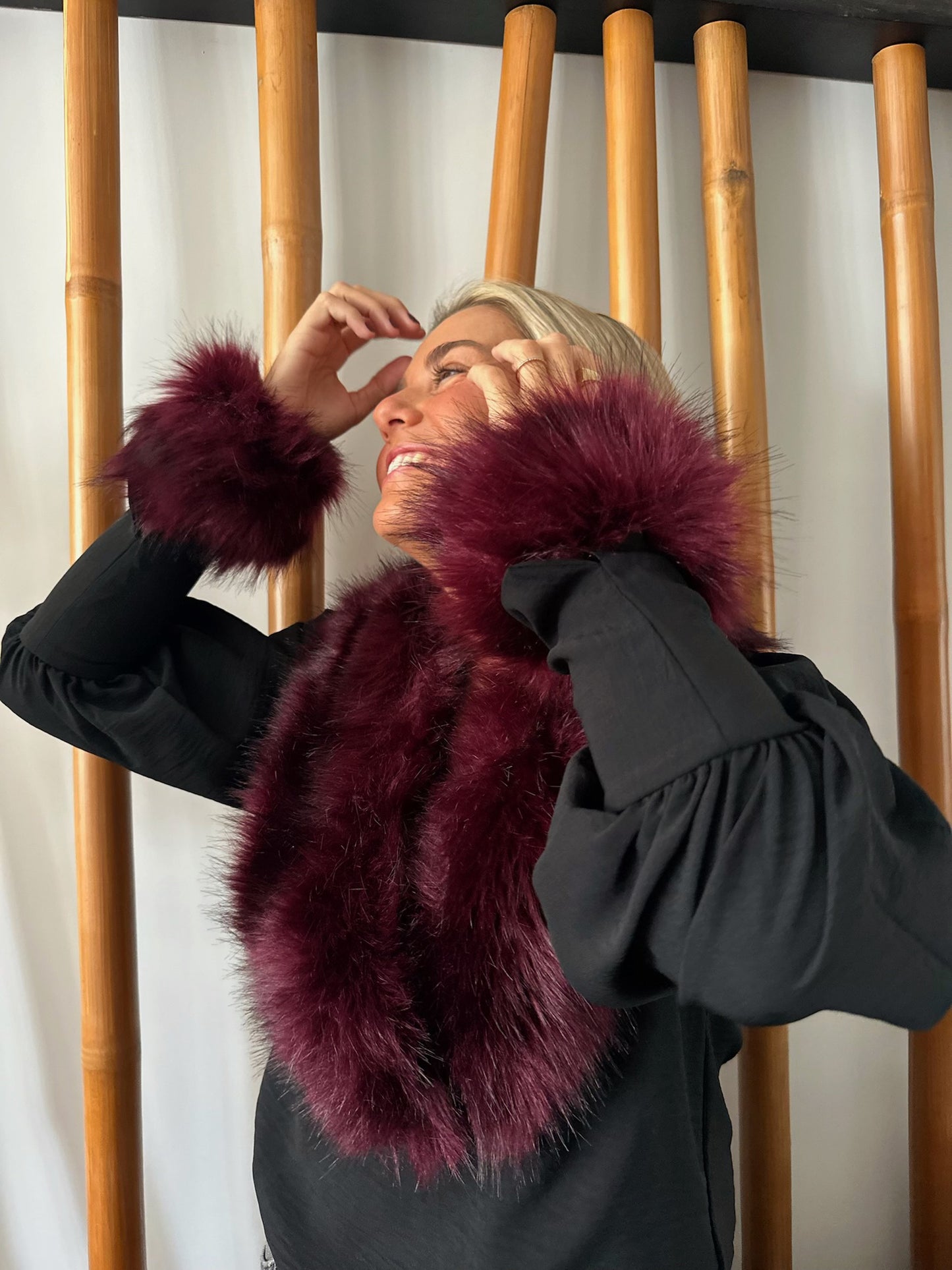 Estola de pelo cherry EOS - Invitada de invierno