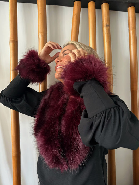Estola de pelo cherry EOS - Invitada de invierno