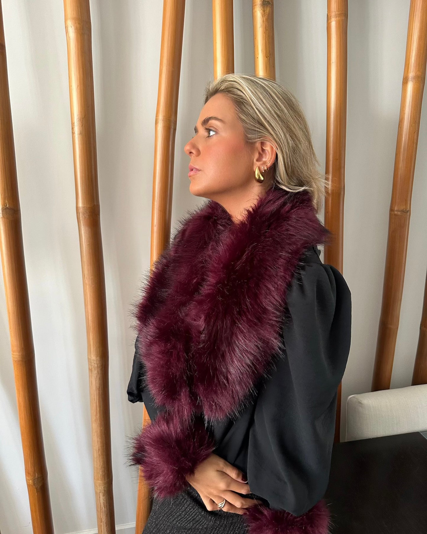 Estola de pelo cherry EOS - Invitada de invierno