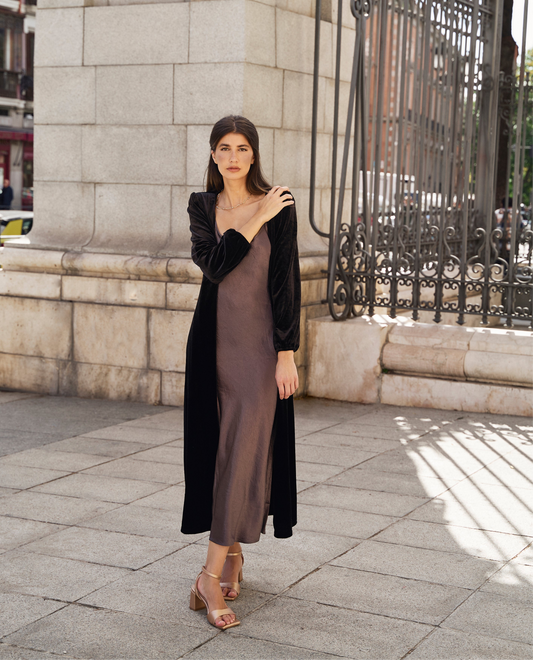 Invitada de invierno - Abrigo de terciopelo negro