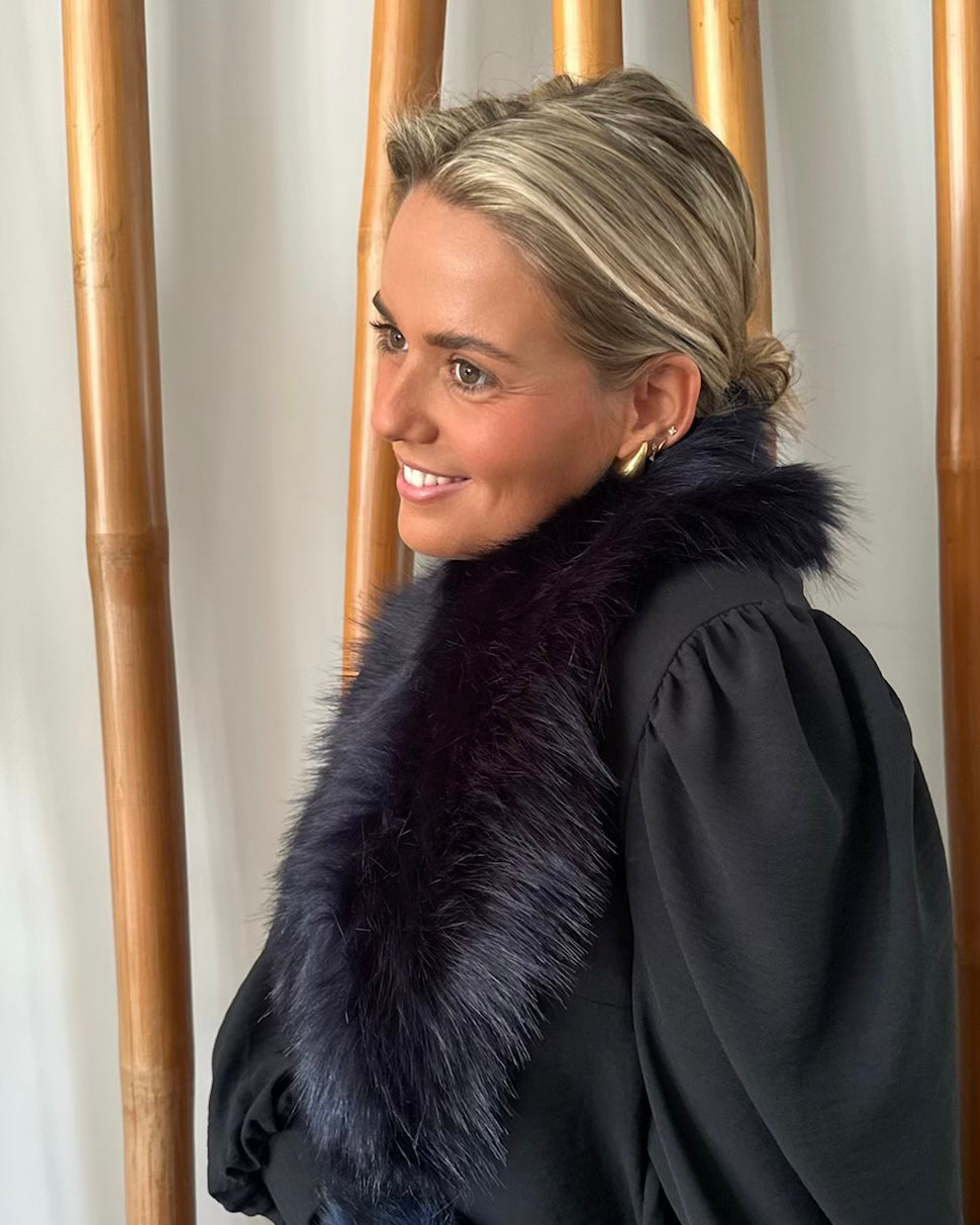 Estola de pelo azul EOS - Invitada de invierno