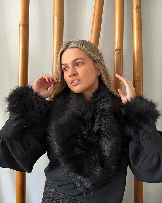 Estola de pelo negro EOS - Invitada de invierno