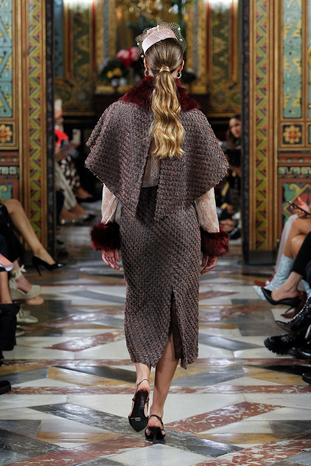 Traje de capa y falda Chanel granate - Ed. CHANEL