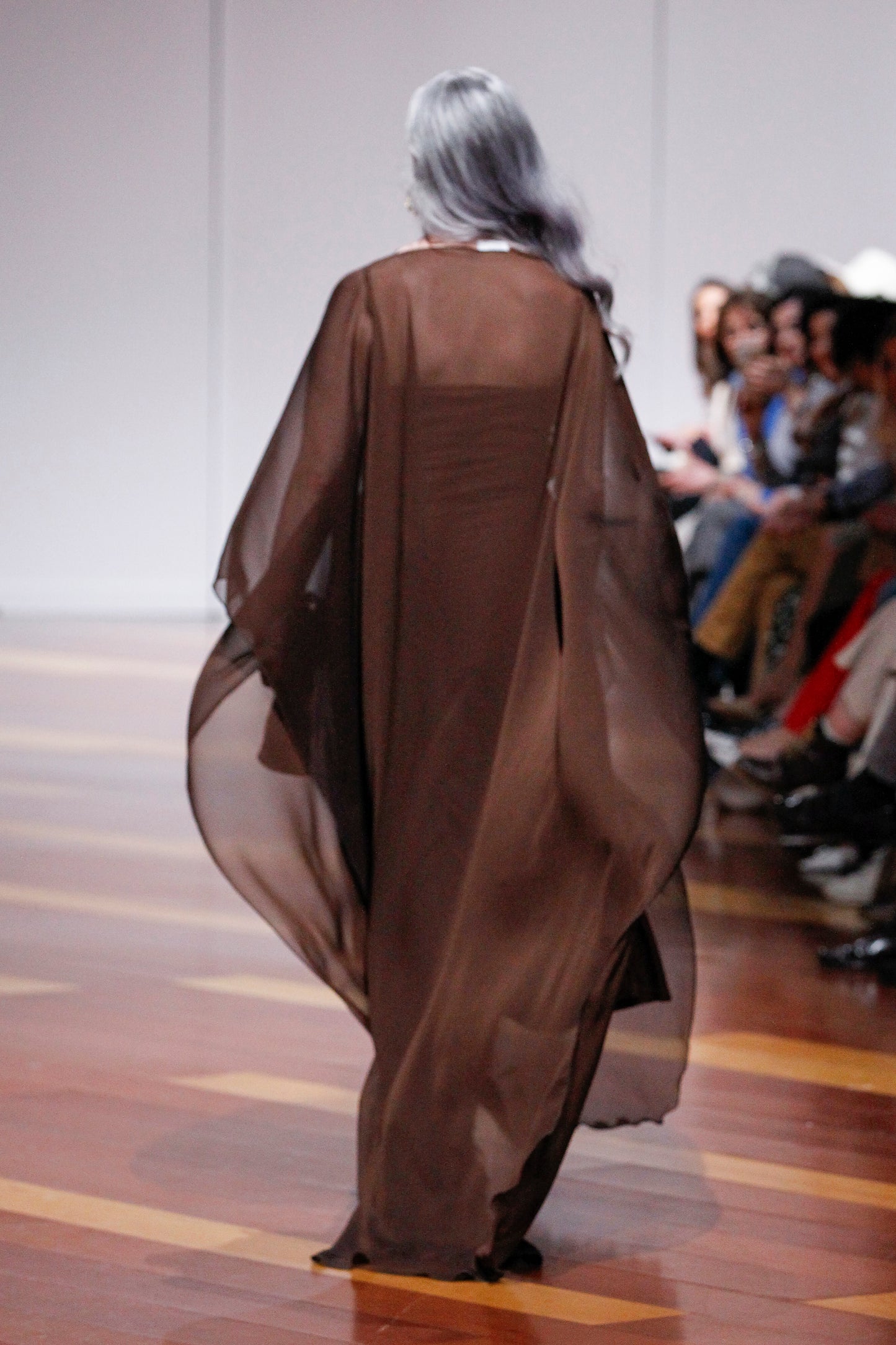 Capa NEMESIS marrón chocolate - Colección mocha mousse