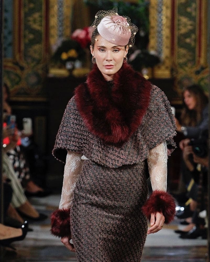 Traje de capa y falda Chanel granate - Ed. CHANEL