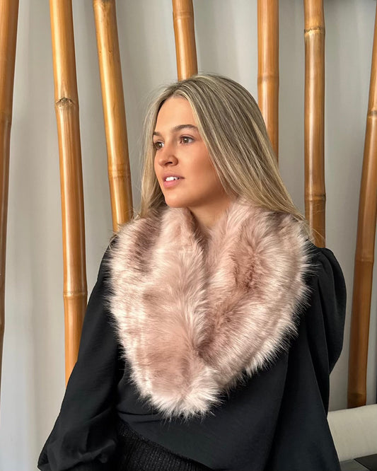 Estola de pelo nude EOS - Invitada de invierno