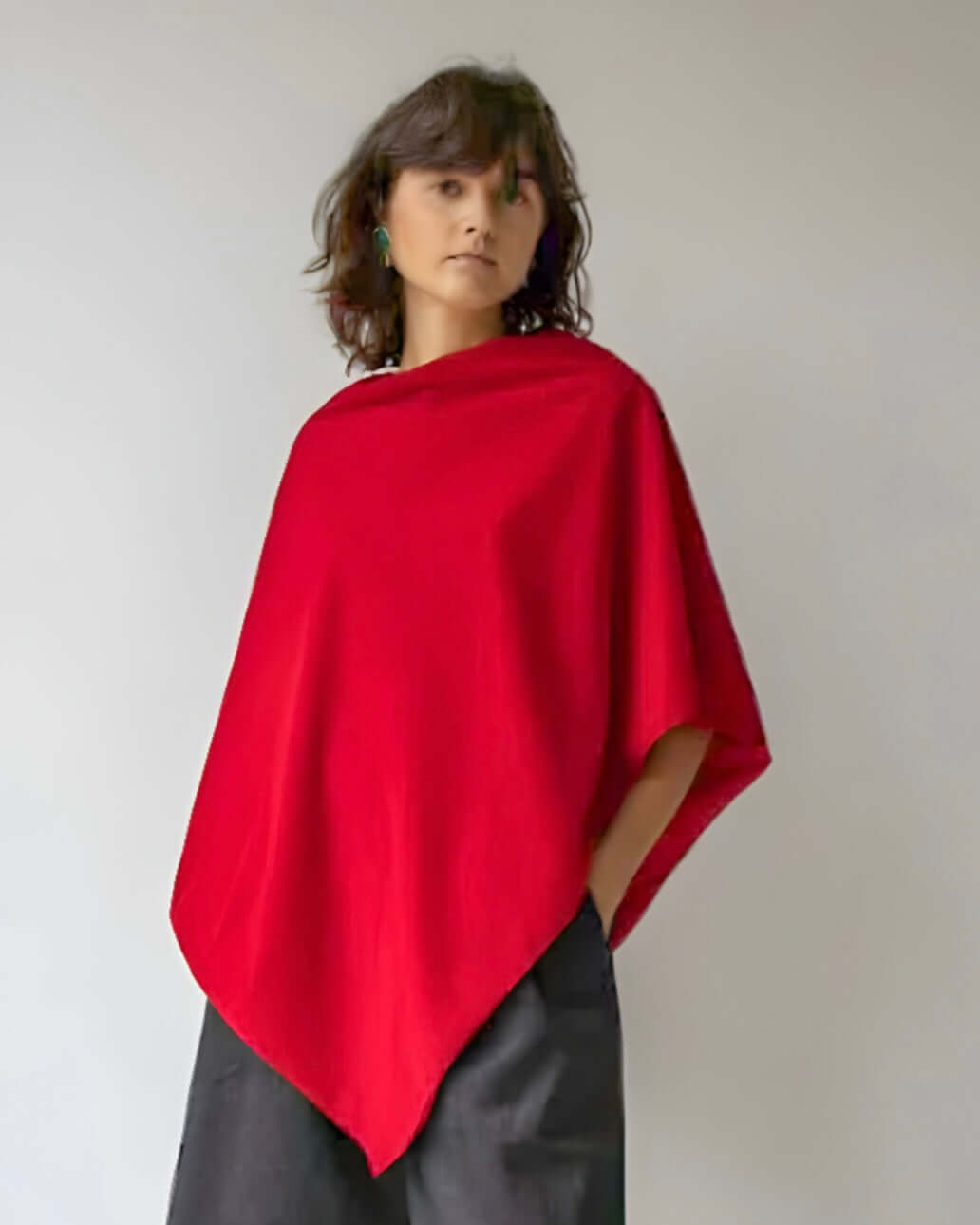 poncho de mujer terciopelo rojo valentino - invitada boda