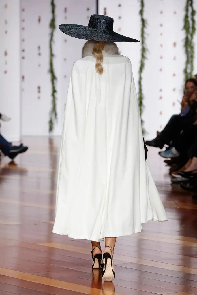 Capa sophia blanca - terciopelo - invitada de invierno