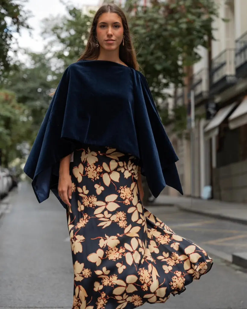 Capa terciopelo azul marino - invitada de invierno - ropa