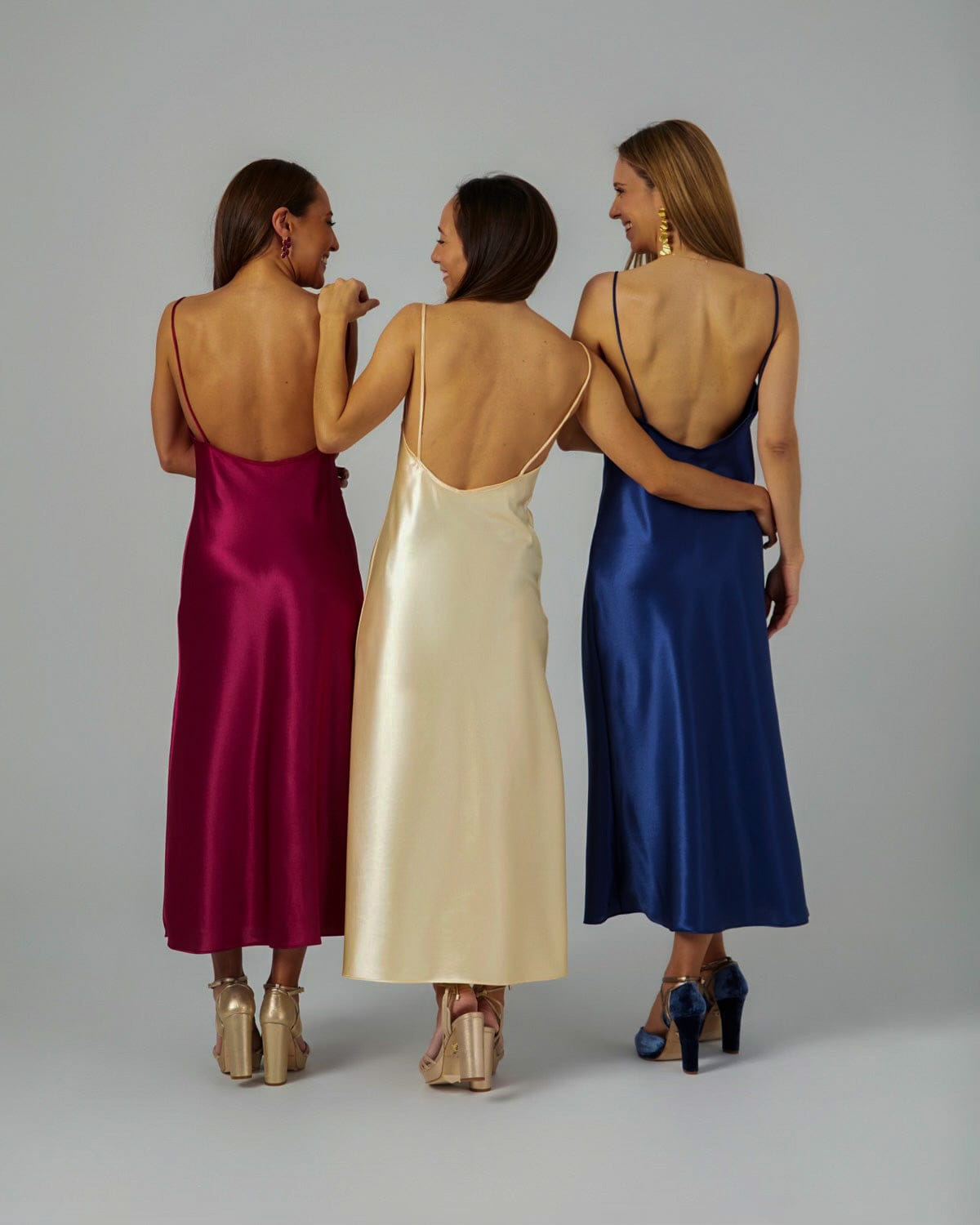 Vestido Cloe - Vestido satinado dorado