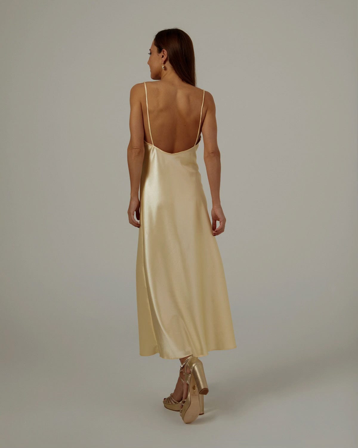 Vestido Cloe - Vestido satinado dorado