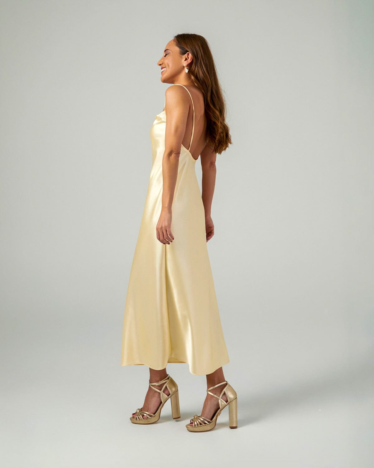 Vestido Cloe - Vestido satinado dorado