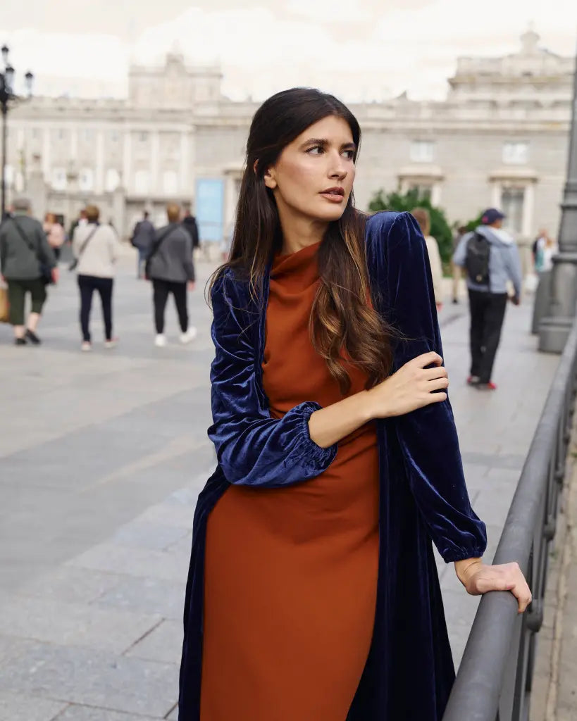 Invitada de invierno - abrigo terciopelo azul - ropa