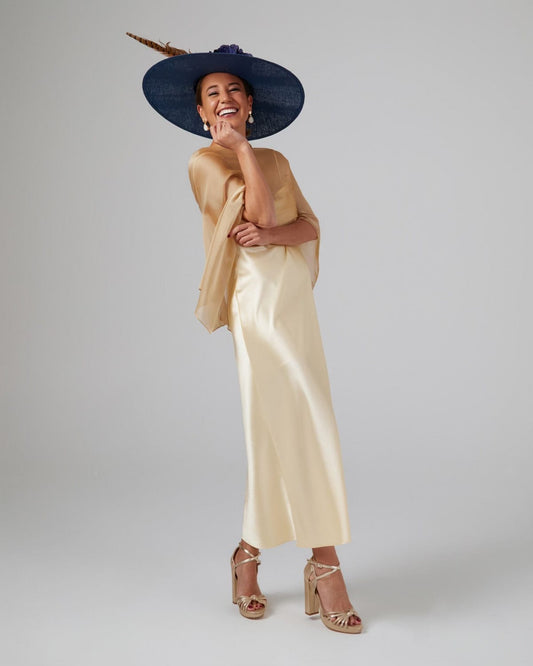 Capa chal boda invitada perfecta dorada