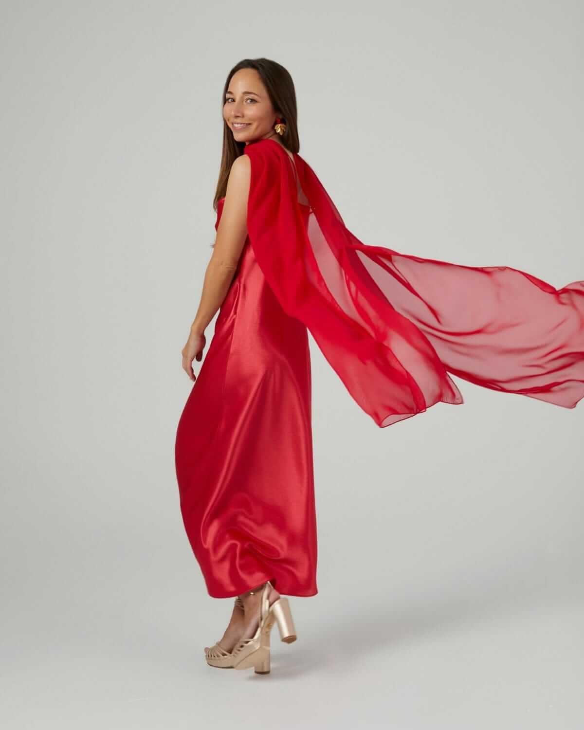 Capa invitada boda larga gasa roja