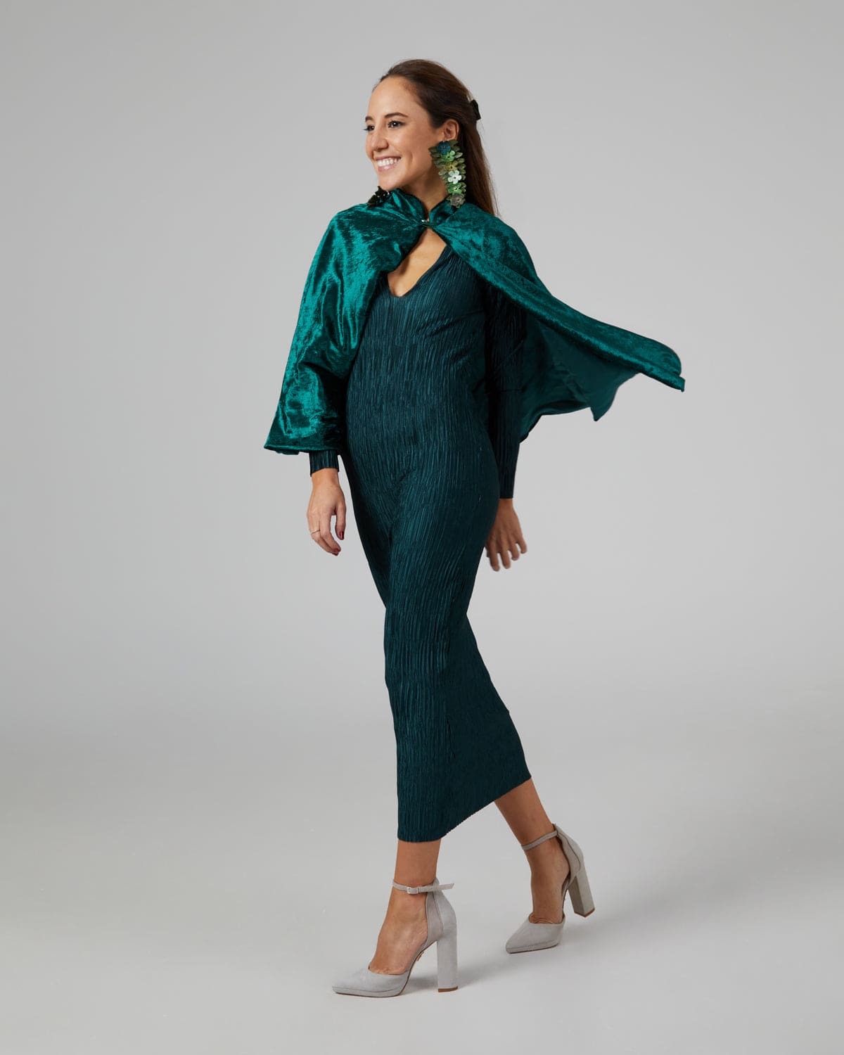 Capa AFRODITA verde - Capa para invitadas de boda - Capa terciopelo capas_capicua