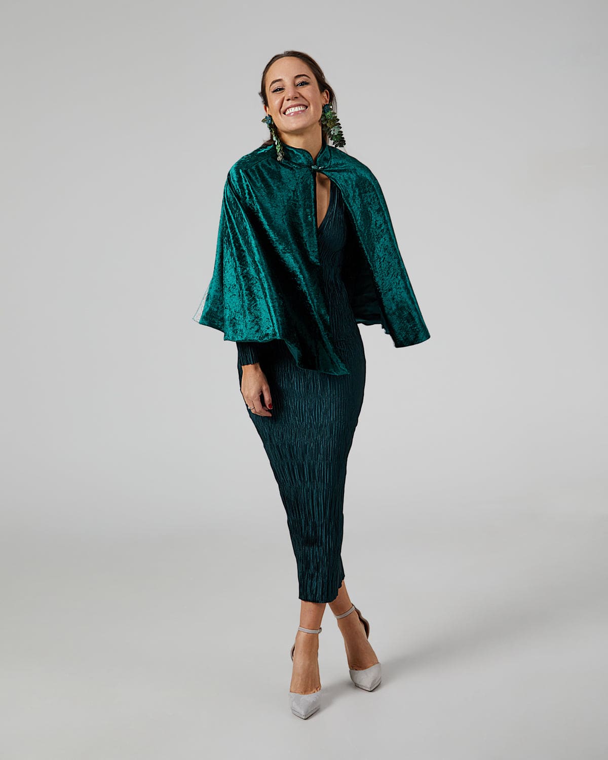 Capa AFRODITA verde - Capa para invitadas de boda - Capa terciopelo capas_capicua