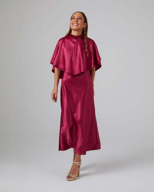 Vestido capa invitada boda verano 2023