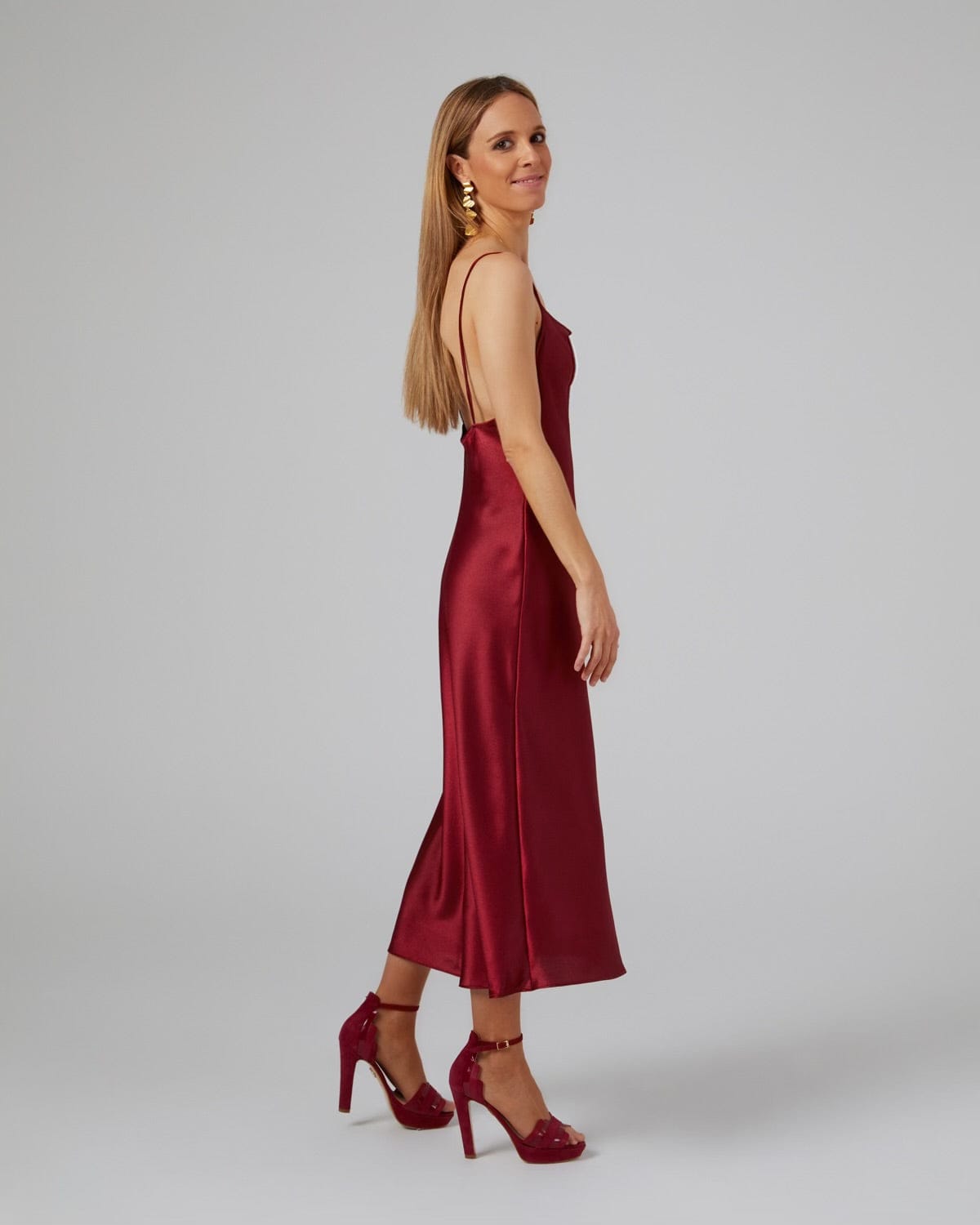 Vestido midi invitada boda granate