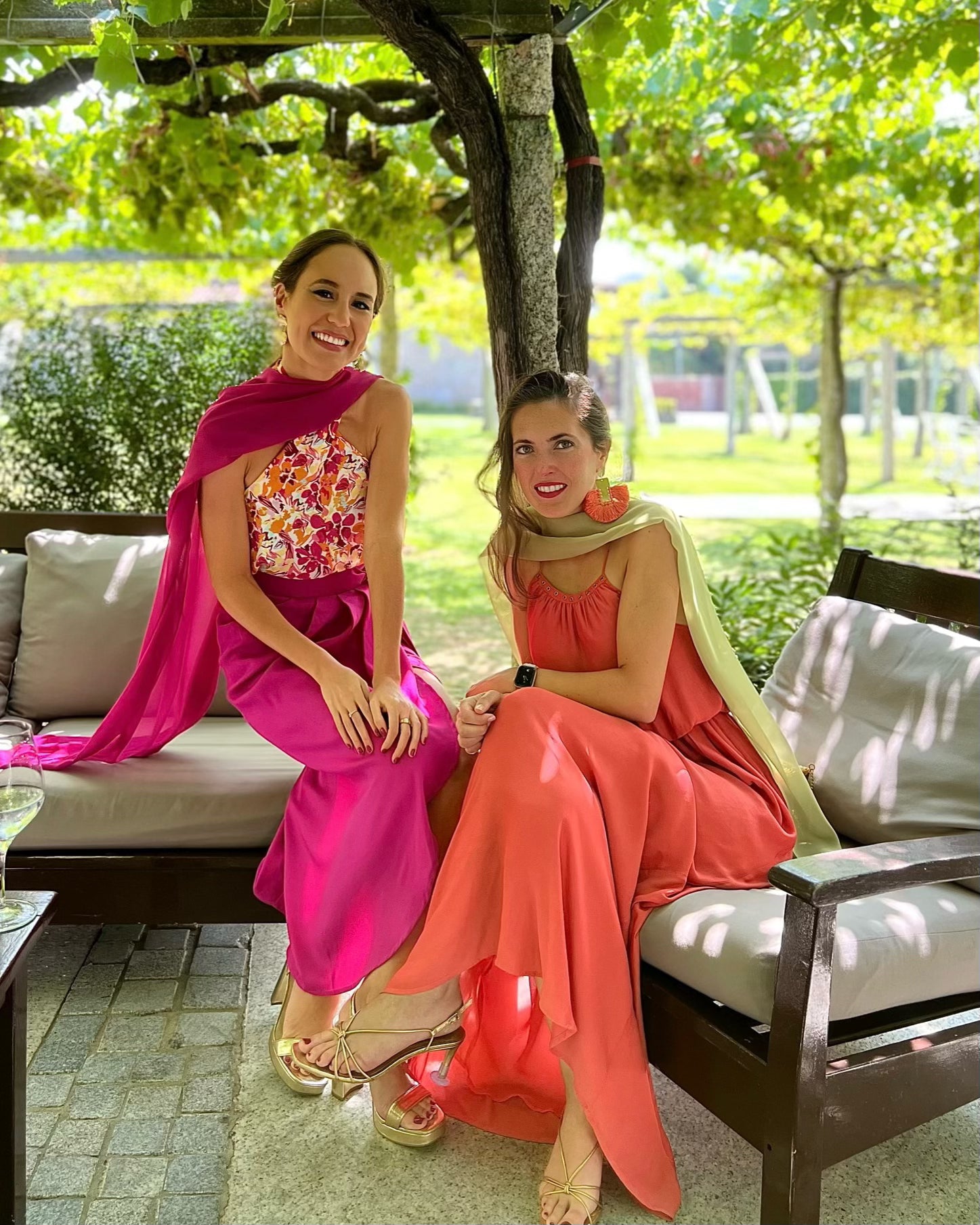 Capa larga rosa fucsia Capa invitada boda y fiesta CAPAS CAPICUA