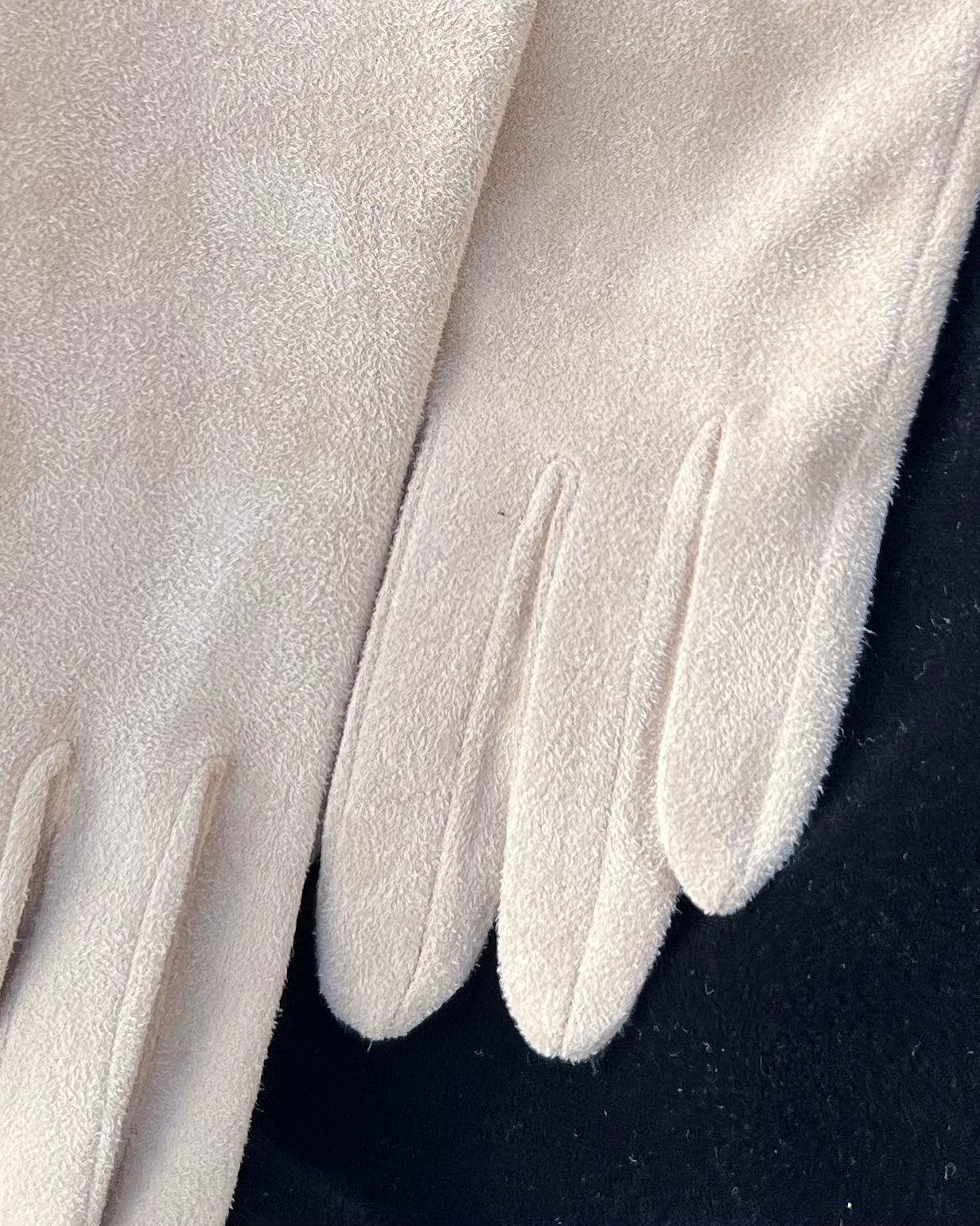 Guantes de antelina beige - Invitada boda capas_capicua