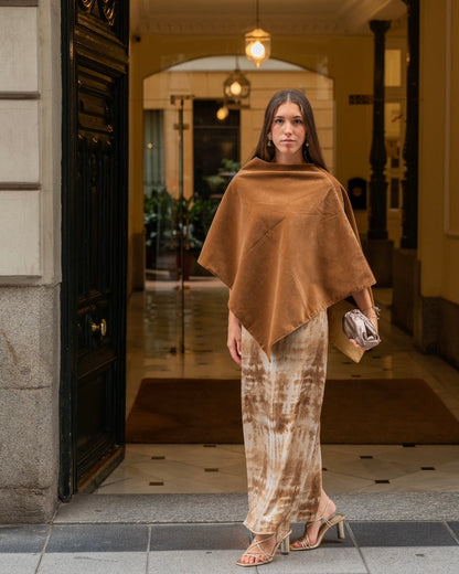Poncho terciopelo marron caramelo - Invitada de invierno