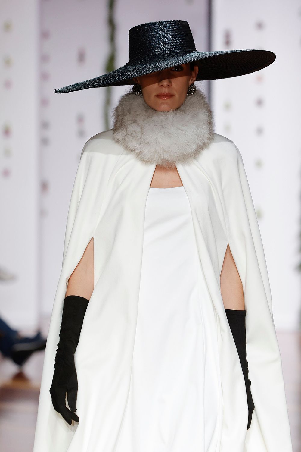 Capa SOPHIA blanca - Capa terciopelo - Invitada de invierno