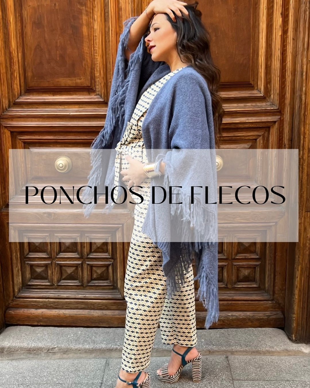 Poncho de flecos azul claro