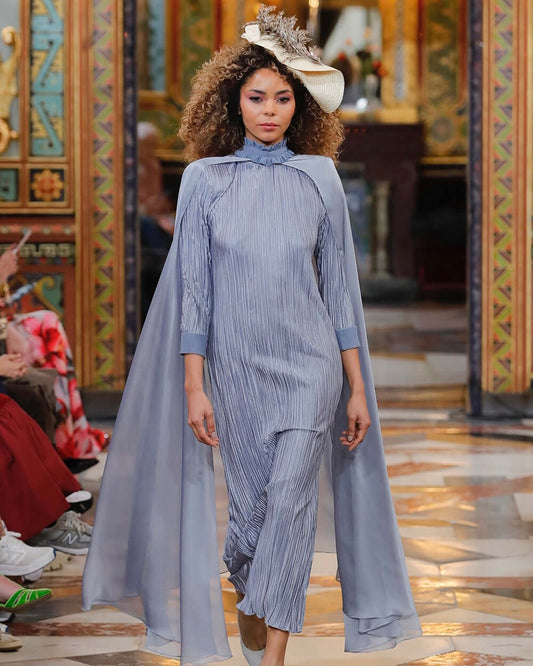 Vestido de invitada midi plisado plata