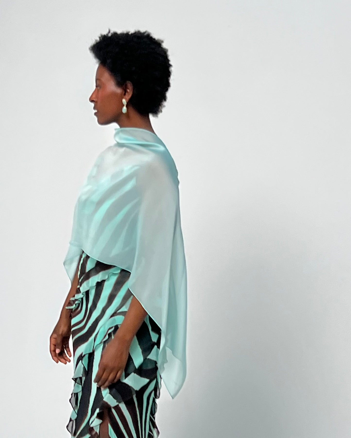 Capa azul aguamarina corta - Capa invitada