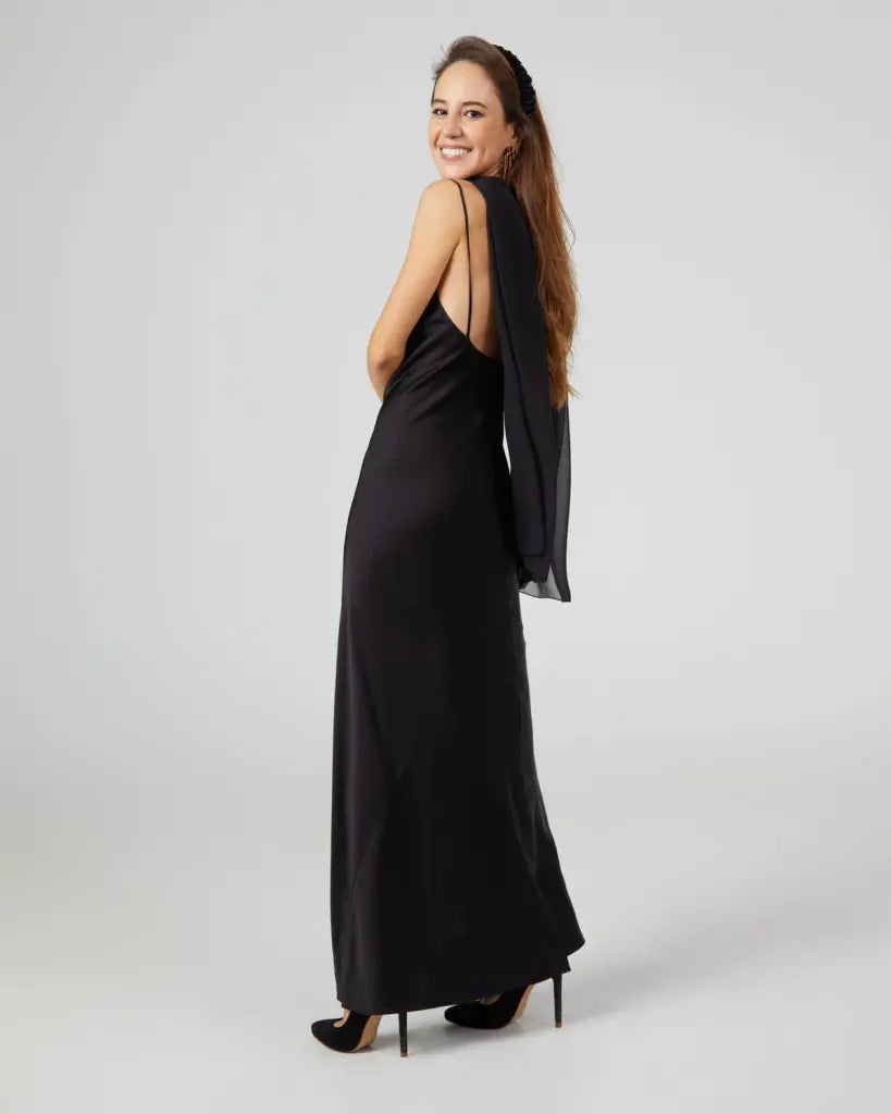 Capa negra corta - para invitadas de boda - ropa