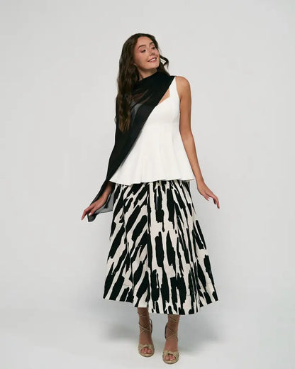 Capa negra corta - para invitadas de boda - ropa