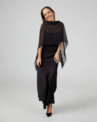 Capa negra corta - para invitadas de boda - ropa