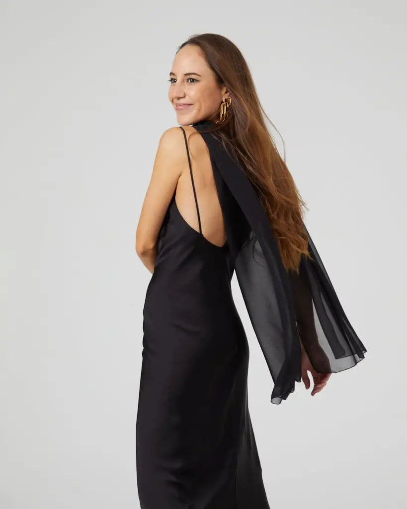 Capa negra corta - para invitadas de boda - ropa
