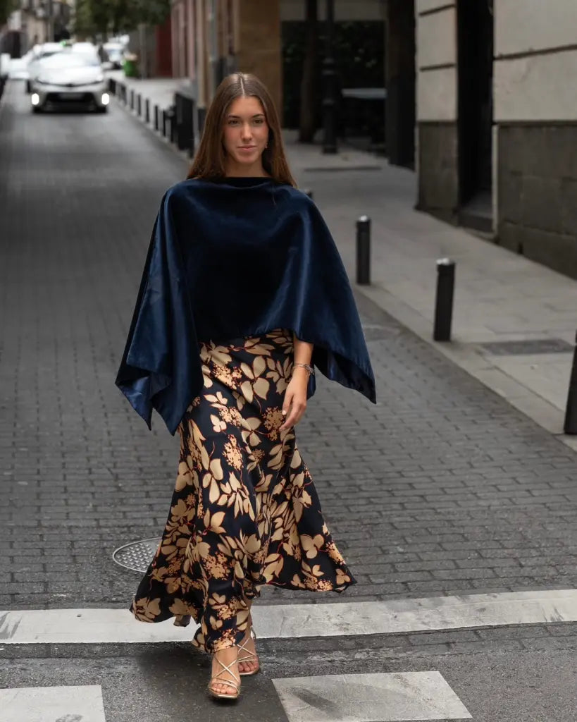 Capa terciopelo azul marino - invitada de invierno - ropa