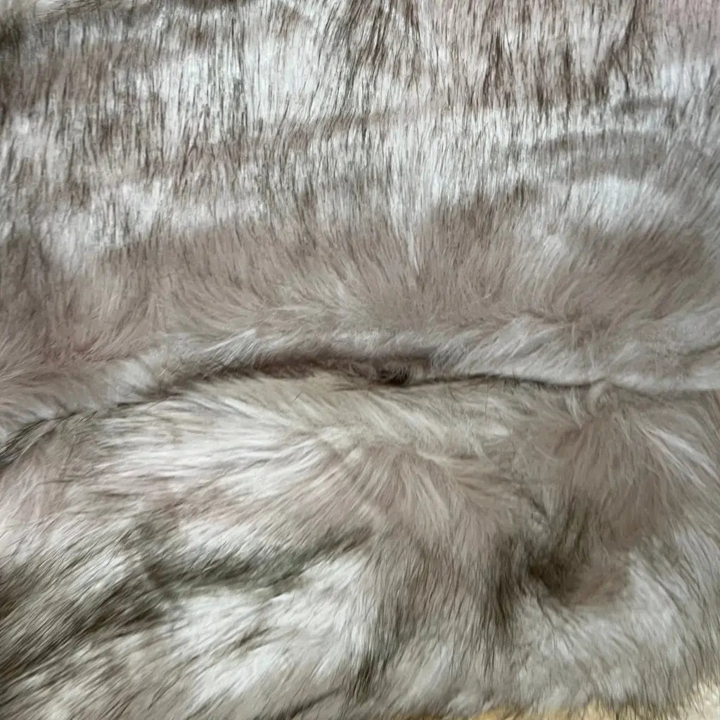Estola de pelo eos - invitada boda - topo nude - ropa