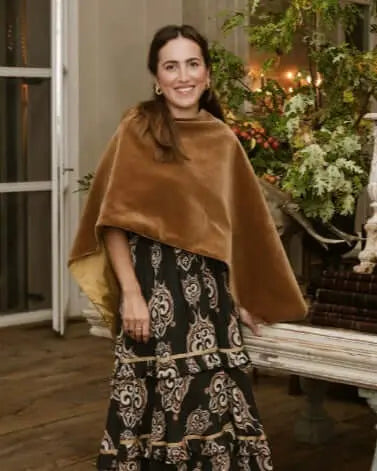 Poncho terciopelo marron caramelo - invitada de invierno