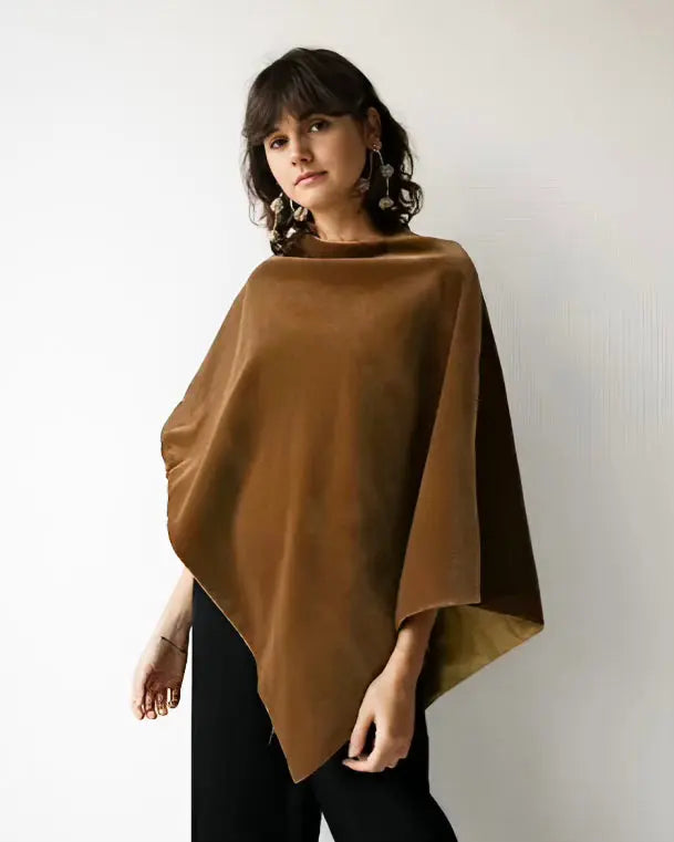 Poncho terciopelo marron caramelo - invitada de invierno