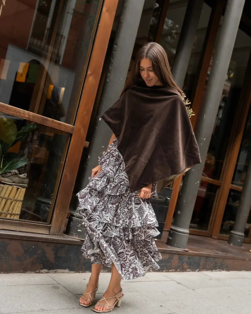Poncho terciopelo marrón chocolate - invitada de invierno