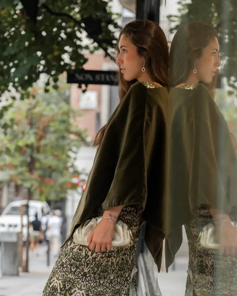 Poncho terciopelo verde - invitada de invierno - ropa